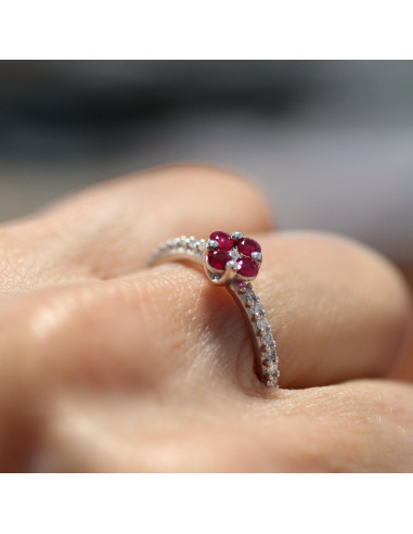 Anello fiore rubino e diamanti OPERA...